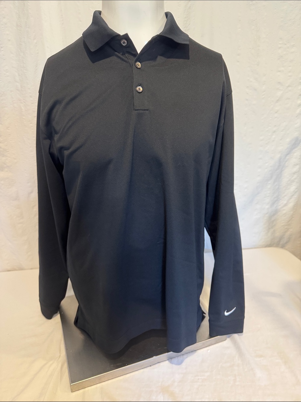 Nike Men's Long-Sleeve Lightweight Golf Shirt in Black